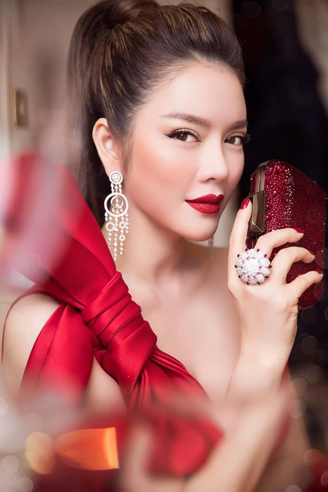 Lý Nhã Kỳ đẹp rực rỡ, khoe ngực nóng bỏng trong thiết kế Việt tại LHP Cannes 2018 Lý Nhã Kỳ đẹp rực rỡ, khoe ngực nóng bỏng trong thiết kế Việt tại LHP Cannes 2018